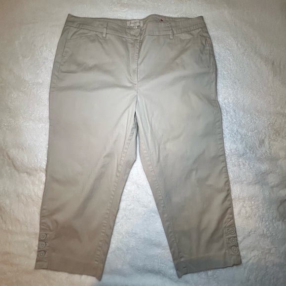 Talbots Khaki Perfect Skimmers with Leg Button Detail Size 16 - Picture 6 of 15